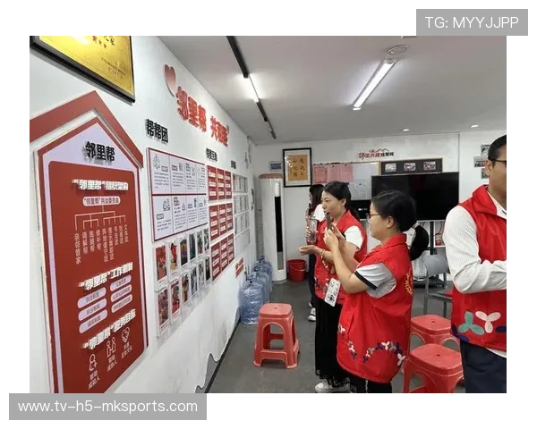 球迷社区治理：志愿者自治与俱乐部协同模式，球场志愿者